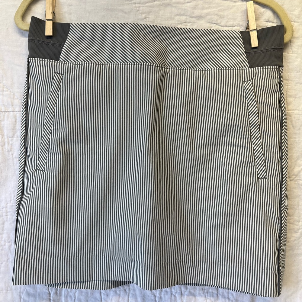 Athleta Skirt - gray and white with pockets NWO TAGS